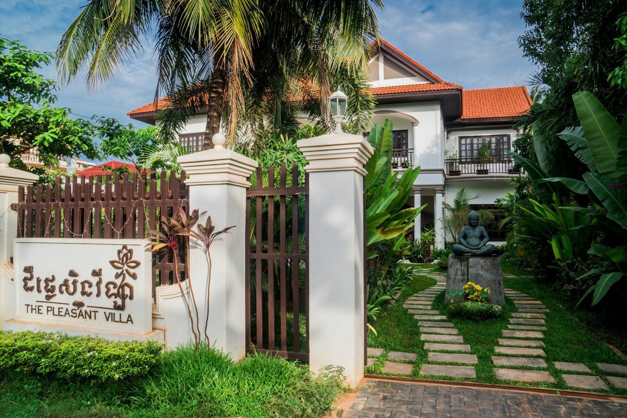 Angkor Yellow Villa Siem Reap Exterior photo